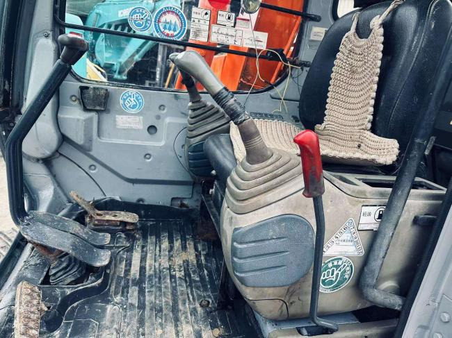 Hitachi EX60 - Bager gusjeničar: slika Hitachi EX60 - Bager gusjeničar Hitachi EX60 - Bager gusjeničar: slika Hitachi EX60 - Bager gusjeničar