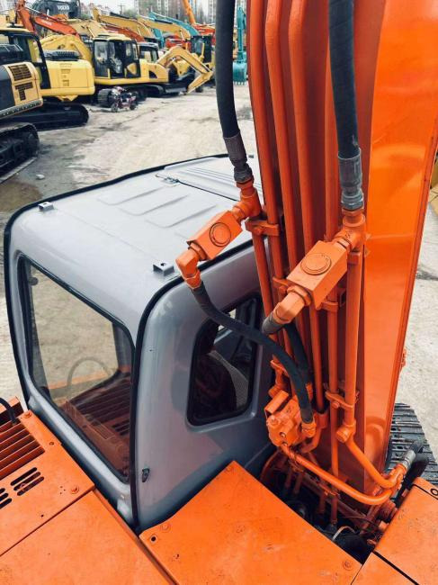 Hitachi EX60 - Bager gusjeničar: slika Hitachi EX60 - Bager gusjeničar Hitachi EX60 - Bager gusjeničar: slika Hitachi EX60 - Bager gusjeničar