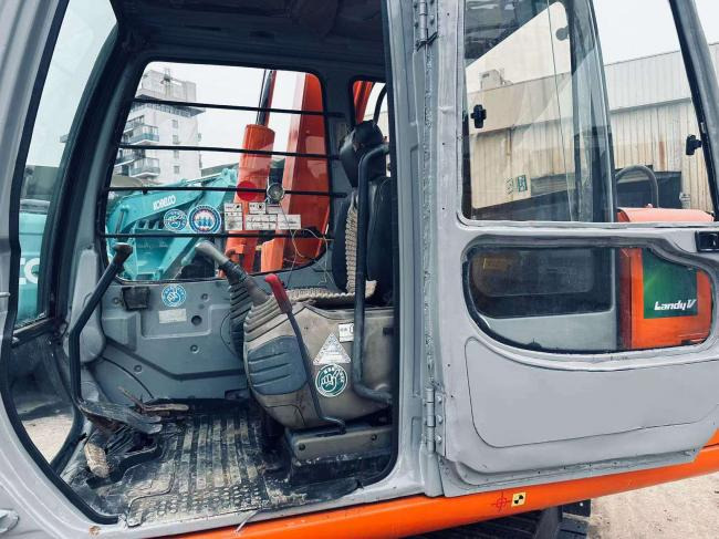 Hitachi EX60 - Bager gusjeničar: slika Hitachi EX60 - Bager gusjeničar Hitachi EX60 - Bager gusjeničar: slika Hitachi EX60 - Bager gusjeničar