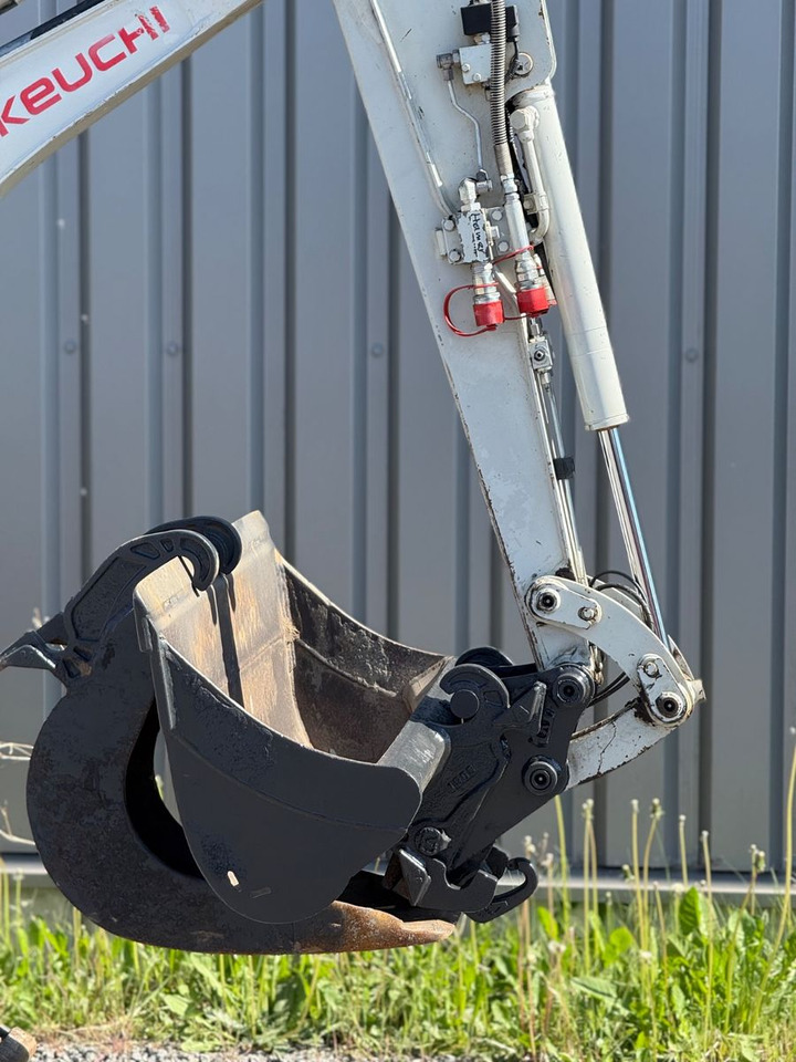 Takeuchi TB216 - Mini bager: slika Takeuchi TB216 - Mini bager Takeuchi TB216 - Mini bager: slika Takeuchi TB216 - Mini bager