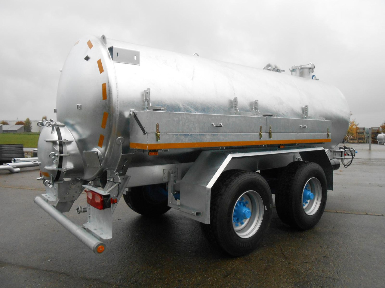 M-Vac 12000l / Wasserfass M-Vac 12000l (12m³) Wasserfass / Wassertank mit 80 km/h Zulassung - Prikolica cisterna: slika  M-Vac 12000l / Wasserfass M-Vac 12000l (12m³) Wasserfass / Wassertank mit 80 km/h Zulassung - Prikolica cisterna M-Vac 12000l / Wasserfass M-Vac 12000l (12m³) Wasserfass / Wassertank mit 80 km/h Zulassung - Prikolica cisterna: slika  M-Vac 12000l / Wasserfass M-Vac 12000l (12m³) Wasserfass / Wassertank mit 80 km/h Zulassung - Prikolica cisterna