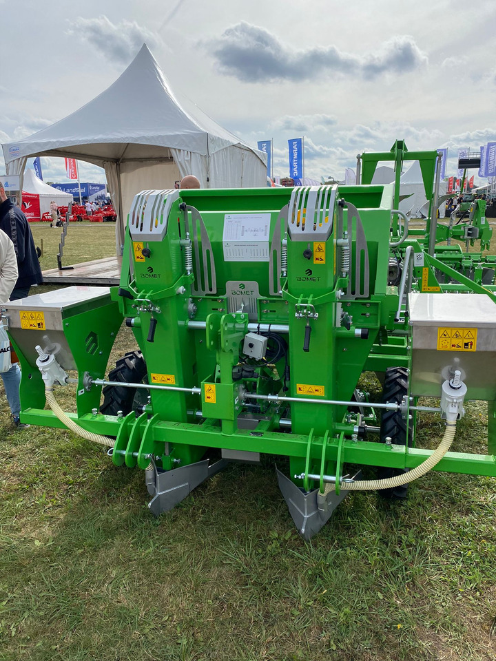Bomet Kartoffelpflanzmaschine / Potato planter / Planteuse de pomme de terre / Piantapatate / Sadzarka ziemniaków - Sadilica za krumpir: slika Bomet Kartoffelpflanzmaschine / Potato planter / Planteuse de pomme de terre / Piantapatate / Sadzarka ziemniaków - Sadilica za krumpir Bomet Kartoffelpflanzmaschine / Potato planter / Planteuse de pomme de terre / Piantapatate / Sadzarka ziemniaków - Sadilica za krumpir: slika Bomet Kartoffelpflanzmaschine / Potato planter / Planteuse de pomme de terre / Piantapatate / Sadzarka ziemniaków - Sadilica za krumpir