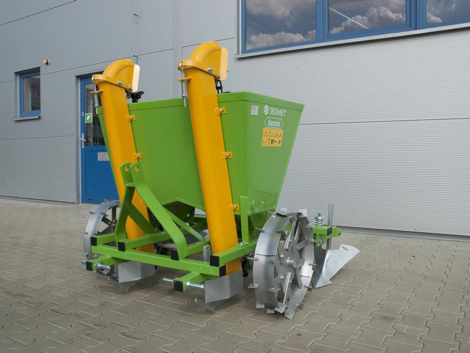 Bomet Kartoffelpflanzmaschine / Potato planter / Planteuse de pomme de terre / Piantapatate / Sadzarka ziemniaków - Sadilica za krumpir: slika Bomet Kartoffelpflanzmaschine / Potato planter / Planteuse de pomme de terre / Piantapatate / Sadzarka ziemniaków - Sadilica za krumpir Bomet Kartoffelpflanzmaschine / Potato planter / Planteuse de pomme de terre / Piantapatate / Sadzarka ziemniaków - Sadilica za krumpir: slika Bomet Kartoffelpflanzmaschine / Potato planter / Planteuse de pomme de terre / Piantapatate / Sadzarka ziemniaków - Sadilica za krumpir