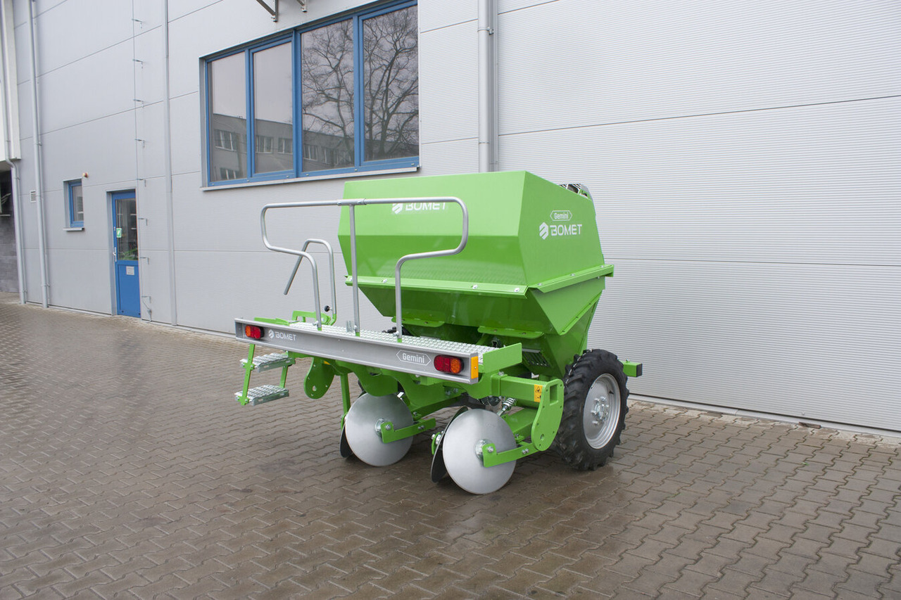 Bomet Kartoffelpflanzmaschine / Potato planter / Planteuse de pomme de terre / Piantapatate / Sadzarka ziemniaków - Sadilica za krumpir: slika Bomet Kartoffelpflanzmaschine / Potato planter / Planteuse de pomme de terre / Piantapatate / Sadzarka ziemniaków - Sadilica za krumpir Bomet Kartoffelpflanzmaschine / Potato planter / Planteuse de pomme de terre / Piantapatate / Sadzarka ziemniaków - Sadilica za krumpir: slika Bomet Kartoffelpflanzmaschine / Potato planter / Planteuse de pomme de terre / Piantapatate / Sadzarka ziemniaków - Sadilica za krumpir