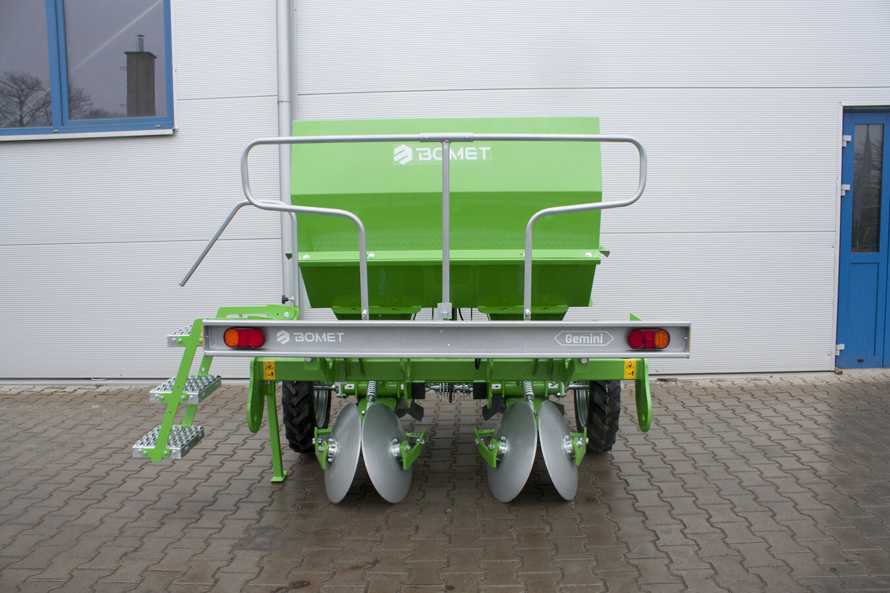 Bomet Kartoffelpflanzmaschine / Potato planter / Planteuse de pomme de terre / Piantapatate / Sadzarka ziemniaków - Sadilica za krumpir: slika Bomet Kartoffelpflanzmaschine / Potato planter / Planteuse de pomme de terre / Piantapatate / Sadzarka ziemniaków - Sadilica za krumpir Bomet Kartoffelpflanzmaschine / Potato planter / Planteuse de pomme de terre / Piantapatate / Sadzarka ziemniaków - Sadilica za krumpir: slika Bomet Kartoffelpflanzmaschine / Potato planter / Planteuse de pomme de terre / Piantapatate / Sadzarka ziemniaków - Sadilica za krumpir