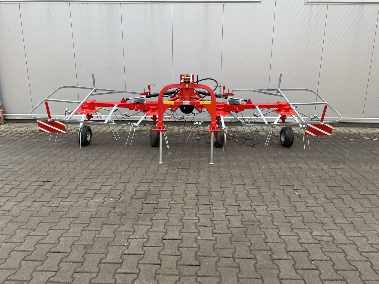 JAR-MET Schwader / Tedder / Faneuse / Przetrząsacz 5,2 m - Prevrtač sijena/ Grabulje: slika JAR-MET Schwader / Tedder / Faneuse / Przetrząsacz 5,2 m - Prevrtač sijena/ Grabulje JAR-MET Schwader / Tedder / Faneuse / Przetrząsacz 5,2 m - Prevrtač sijena/ Grabulje: slika JAR-MET Schwader / Tedder / Faneuse / Przetrząsacz 5,2 m - Prevrtač sijena/ Grabulje