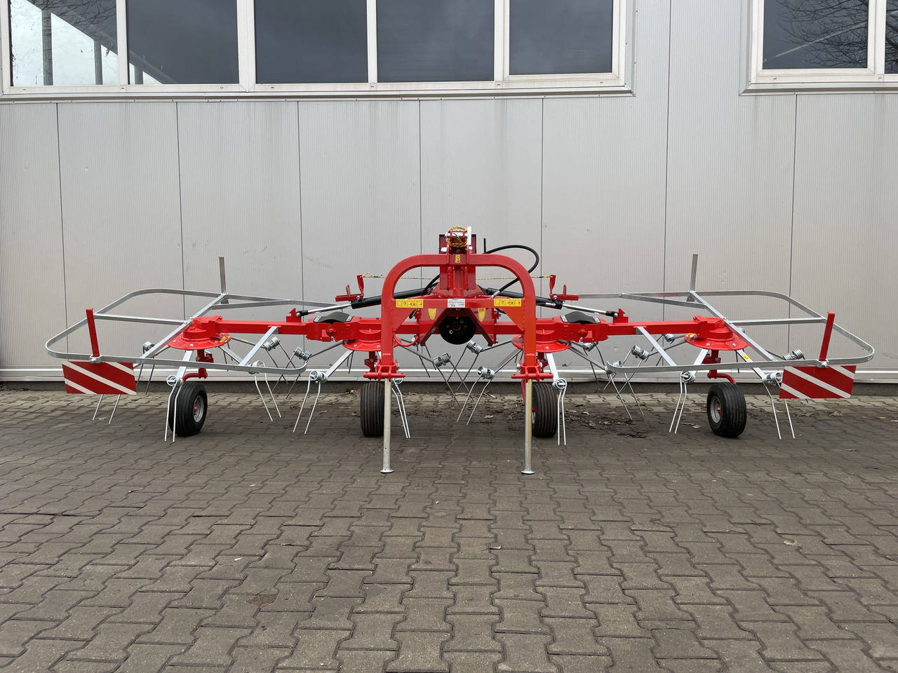 JAR-MET Schwader / Tedder / Faneuse / Przetrząsacz 5,2 m - Prevrtač sijena/ Grabulje: slika JAR-MET Schwader / Tedder / Faneuse / Przetrząsacz 5,2 m - Prevrtač sijena/ Grabulje JAR-MET Schwader / Tedder / Faneuse / Przetrząsacz 5,2 m - Prevrtač sijena/ Grabulje: slika JAR-MET Schwader / Tedder / Faneuse / Przetrząsacz 5,2 m - Prevrtač sijena/ Grabulje