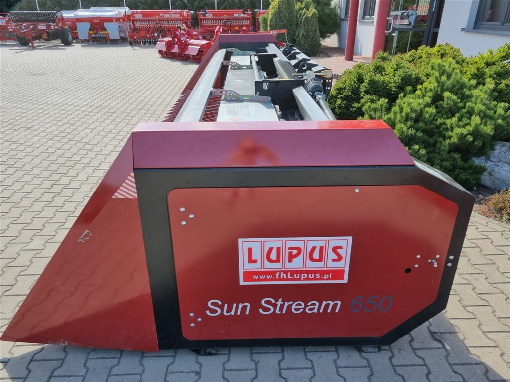 Lupus Sonnenblummenvorsatz / Sunflower harvester / Coupe à tournesol / Сosechadora / Macchina per la raccolta dei girasoli / Жатка для подсолнечника / Przystawka do słonecznika 6,5 m - Kombajn za suncokret: slika Lupus Sonnenblummenvorsatz / Sunflower harvester / Coupe à tournesol / Сosechadora / Macchina per la raccolta dei girasoli / Жатка для подсолнечника / Przystawka do słonecznika 6,5 m - Kombajn za suncokret Lupus Sonnenblummenvorsatz / Sunflower harvester / Coupe à tournesol / Сosechadora / Macchina per la raccolta dei girasoli / Жатка для подсолнечника / Przystawka do słonecznika 6,5 m - Kombajn za suncokret: slika Lupus Sonnenblummenvorsatz / Sunflower harvester / Coupe à tournesol / Сosechadora / Macchina per la raccolta dei girasoli / Жатка для подсолнечника / Przystawka do słonecznika 6,5 m - Kombajn za suncokret