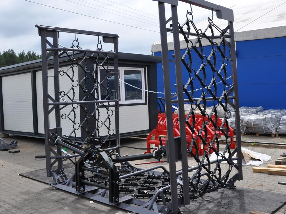 METAL-TECHNIK Wiesenegge / Heavy meadow harrow / Herse de prairie lourde / Strigliatrice pesante / Lanza de prado pesada / Тяжёлая волокуша / Włóka łąkowa ciężka 8 m - Drljača s lancem: slika METAL-TECHNIK Wiesenegge / Heavy meadow harrow / Herse de prairie lourde / Strigliatrice pesante / Lanza de prado pesada / Тяжёлая волокуша / Włóka łąkowa ciężka 8 m - Drljača s lancem METAL-TECHNIK Wiesenegge / Heavy meadow harrow / Herse de prairie lourde / Strigliatrice pesante / Lanza de prado pesada / Тяжёлая волокуша / Włóka łąkowa ciężka 8 m - Drljača s lancem: slika METAL-TECHNIK Wiesenegge / Heavy meadow harrow / Herse de prairie lourde / Strigliatrice pesante / Lanza de prado pesada / Тяжёлая волокуша / Włóka łąkowa ciężka 8 m - Drljača s lancem