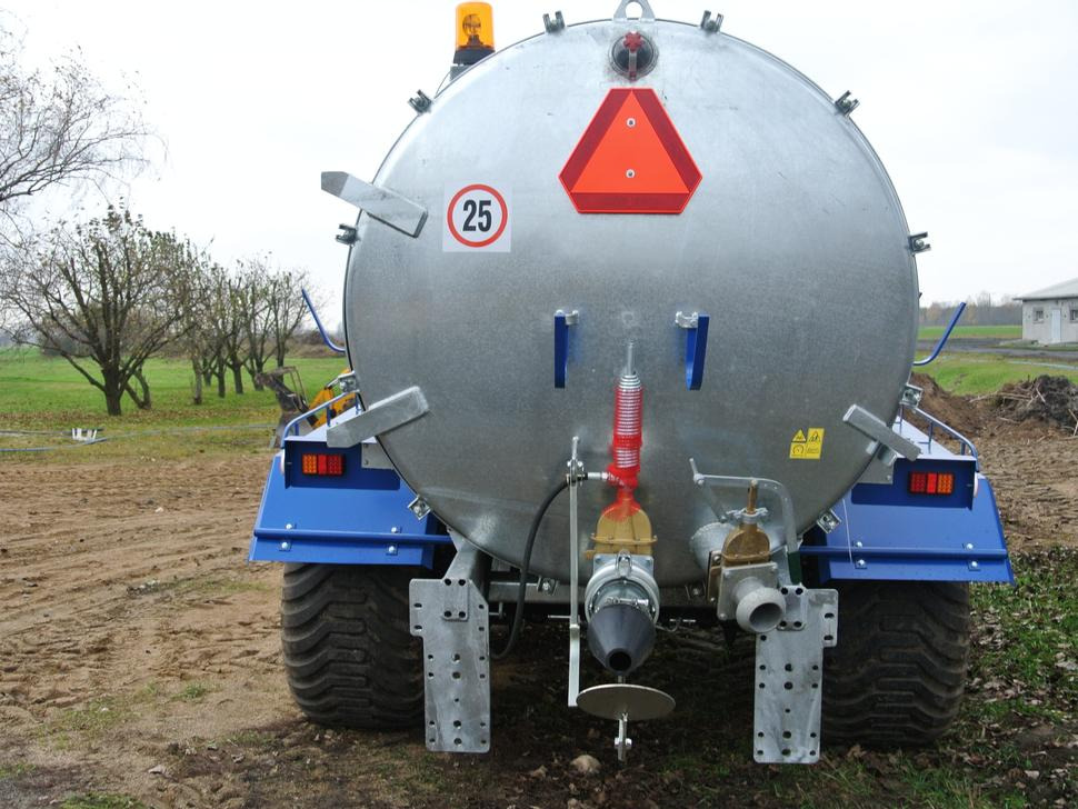 Marco-Polo Gülletankwagen / Slurry tanker / Epandeur à lisier / Cisterna per liquami / Сisterna de estiércol líquido / Цистерна для жидкого органического удобрения / Wóz asenizacyjny 12 000 - Cisterna za gnojnicu: slika Marco-Polo Gülletankwagen / Slurry tanker / Epandeur à lisier / Cisterna per liquami / Сisterna de estiércol líquido / Цистерна для жидкого органического удобрения / Wóz asenizacyjny 12 000 - Cisterna za gnojnicu Marco-Polo Gülletankwagen / Slurry tanker / Epandeur à lisier / Cisterna per liquami / Сisterna de estiércol líquido / Цистерна для жидкого органического удобрения / Wóz asenizacyjny 12 000 - Cisterna za gnojnicu: slika Marco-Polo Gülletankwagen / Slurry tanker / Epandeur à lisier / Cisterna per liquami / Сisterna de estiércol líquido / Цистерна для жидкого органического удобрения / Wóz asenizacyjny 12 000 - Cisterna za gnojnicu