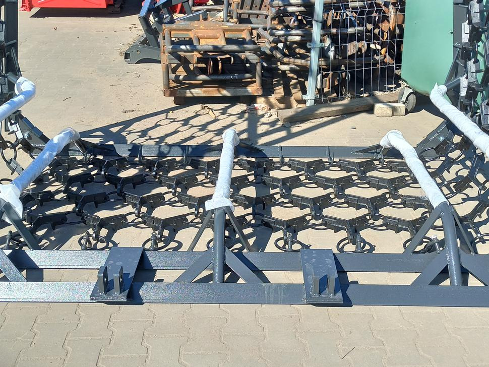 Zakup Metal-Technik Wiesenegge / Meadow harrow / Herse de prairie / Strigliatrice / Lanza de prado / Полевая волокуша / Włóka łąkowa 6 m Metal-Technik Wiesenegge / Meadow harrow / Herse de prairie / Strigliatrice / Lanza de prado / Полевая волокуша / Włóka łąkowa 6 m: slika Zakup Metal-Technik Wiesenegge / Meadow harrow / Herse de prairie / Strigliatrice / Lanza de prado / Полевая волокуша / Włóka łąkowa 6 m Metal-Technik Wiesenegge / Meadow harrow / Herse de prairie / Strigliatrice / Lanza de prado / Полевая волокуша / Włóka łąkowa 6 m