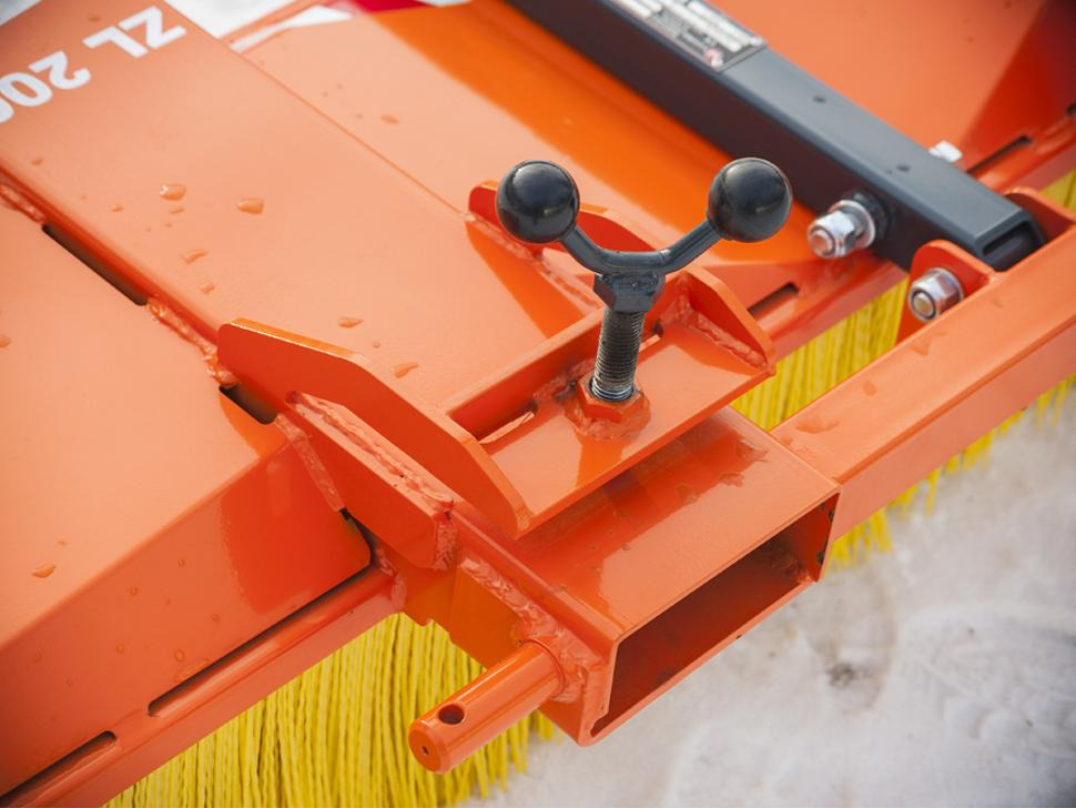 Moderntech Kehrmaschine / Sweeper / Balayeuse / Spazzolatrice / Подметальная машина / Zamiatarka 3 m - Cestovna čistilica za Metla: slika Moderntech Kehrmaschine / Sweeper / Balayeuse / Spazzolatrice / Подметальная машина / Zamiatarka 3 m - Cestovna čistilica za Metla Moderntech Kehrmaschine / Sweeper / Balayeuse / Spazzolatrice / Подметальная машина / Zamiatarka 3 m - Cestovna čistilica za Metla: slika Moderntech Kehrmaschine / Sweeper / Balayeuse / Spazzolatrice / Подметальная машина / Zamiatarka 3 m - Cestovna čistilica za Metla