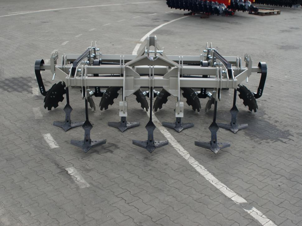 ROLEX Flügelschargrubber / Stubble cultivator / Dechaumeur à dents / Aratri stoppiatori / Стерневой культиватор / Agregat podorywkowy 3 m - Kultivator: slika ROLEX Flügelschargrubber / Stubble cultivator / Dechaumeur à dents / Aratri stoppiatori / Стерневой культиватор / Agregat podorywkowy 3 m - Kultivator ROLEX Flügelschargrubber / Stubble cultivator / Dechaumeur à dents / Aratri stoppiatori / Стерневой культиватор / Agregat podorywkowy 3 m - Kultivator: slika ROLEX Flügelschargrubber / Stubble cultivator / Dechaumeur à dents / Aratri stoppiatori / Стерневой культиватор / Agregat podorywkowy 3 m - Kultivator