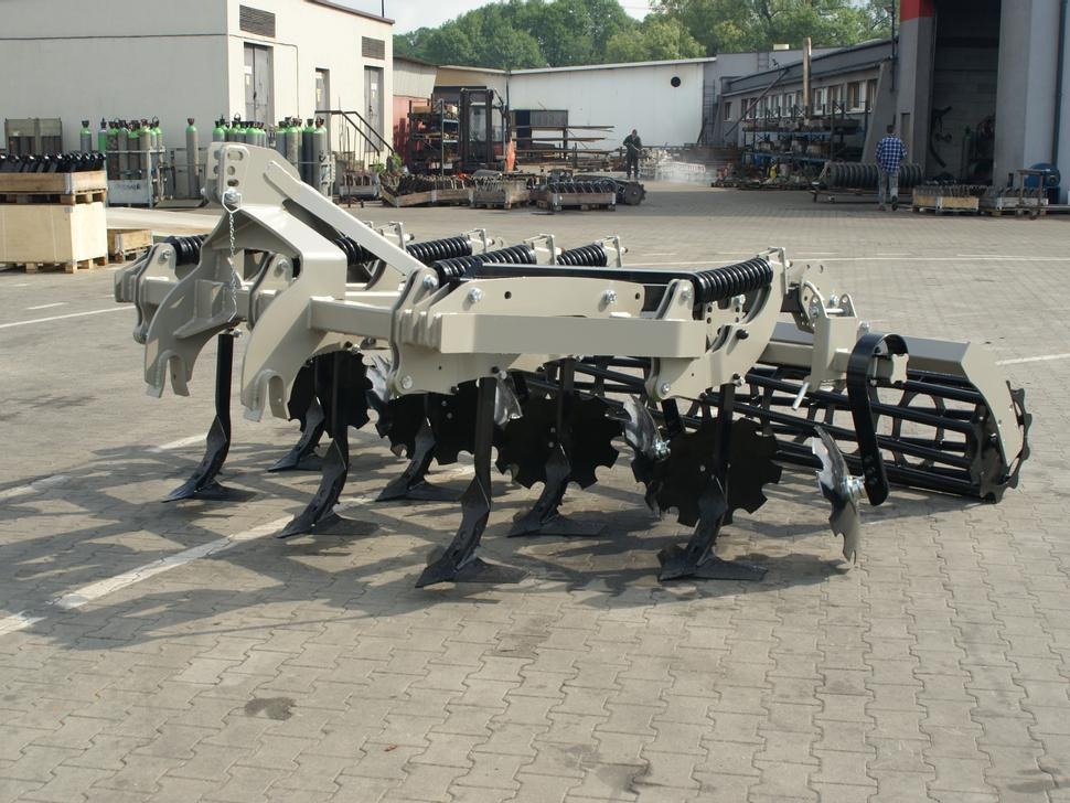 ROLEX Flügelschargrubber / Stubble cultivator / Dechaumeur à dents / Aratri stoppiatori / Стерневой культиватор / Agregat podorywkowy 3 m - Kultivator: slika ROLEX Flügelschargrubber / Stubble cultivator / Dechaumeur à dents / Aratri stoppiatori / Стерневой культиватор / Agregat podorywkowy 3 m - Kultivator ROLEX Flügelschargrubber / Stubble cultivator / Dechaumeur à dents / Aratri stoppiatori / Стерневой культиватор / Agregat podorywkowy 3 m - Kultivator: slika ROLEX Flügelschargrubber / Stubble cultivator / Dechaumeur à dents / Aratri stoppiatori / Стерневой культиватор / Agregat podorywkowy 3 m - Kultivator