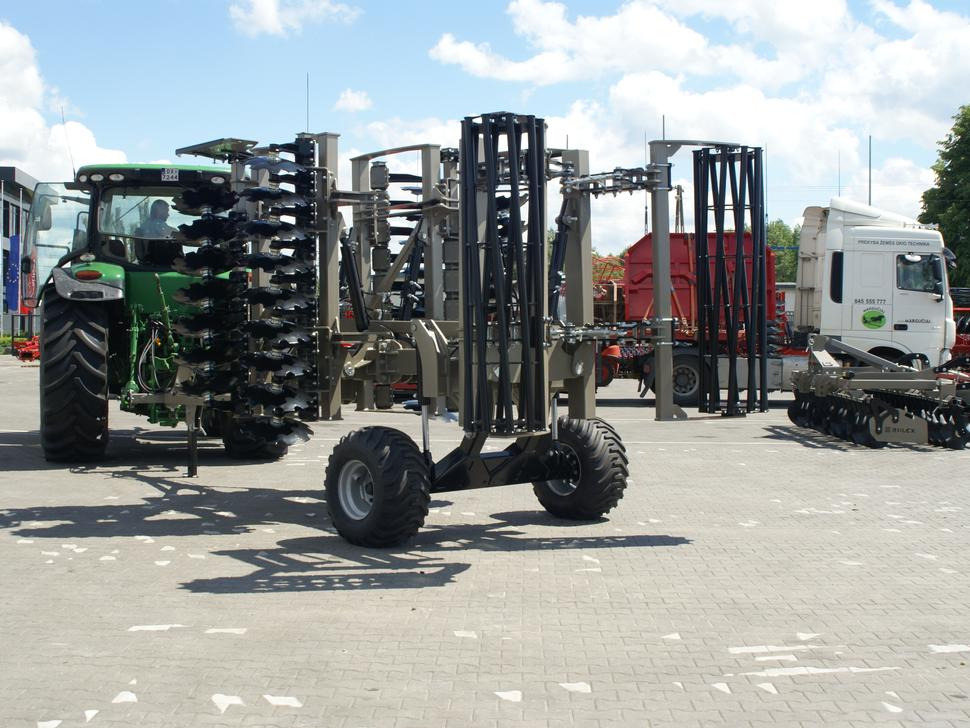 ROLEX Hydraulische Scheibenegge / Hydraulic discs harrow / Dechaumeur à disques / Erpice a dischi / Гидравлическая дисковая борона / Brona talerzowa hydraulicznie składana ciężka 4 m - Tanjurača: slika ROLEX Hydraulische Scheibenegge / Hydraulic discs harrow / Dechaumeur à disques / Erpice a dischi / Гидравлическая дисковая борона / Brona talerzowa hydraulicznie składana ciężka 4 m - Tanjurača ROLEX Hydraulische Scheibenegge / Hydraulic discs harrow / Dechaumeur à disques / Erpice a dischi / Гидравлическая дисковая борона / Brona talerzowa hydraulicznie składana ciężka 4 m - Tanjurača: slika ROLEX Hydraulische Scheibenegge / Hydraulic discs harrow / Dechaumeur à disques / Erpice a dischi / Гидравлическая дисковая борона / Brona talerzowa hydraulicznie składana ciężka 4 m - Tanjurača
