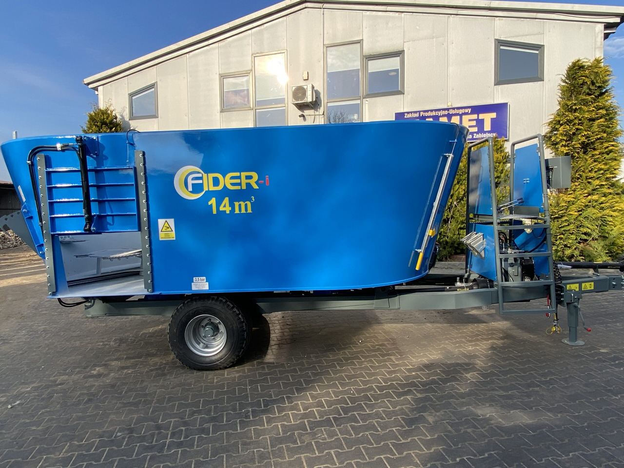 ZAMET Futtermischwagen / Feed mixer / Melangeuse / Carro miscelatore / Vagoneta 2 sinfines / Кормораздатчик 2 шнека / Wóz paszowy 14 m3 - Vagon-miješalica za krmivo: slika ZAMET Futtermischwagen / Feed mixer / Melangeuse / Carro miscelatore / Vagoneta 2 sinfines / Кормораздатчик 2 шнека / Wóz paszowy 14 m3 - Vagon-miješalica za krmivo ZAMET Futtermischwagen / Feed mixer / Melangeuse / Carro miscelatore / Vagoneta 2 sinfines / Кормораздатчик 2 шнека / Wóz paszowy 14 m3 - Vagon-miješalica za krmivo: slika ZAMET Futtermischwagen / Feed mixer / Melangeuse / Carro miscelatore / Vagoneta 2 sinfines / Кормораздатчик 2 шнека / Wóz paszowy 14 m3 - Vagon-miješalica za krmivo