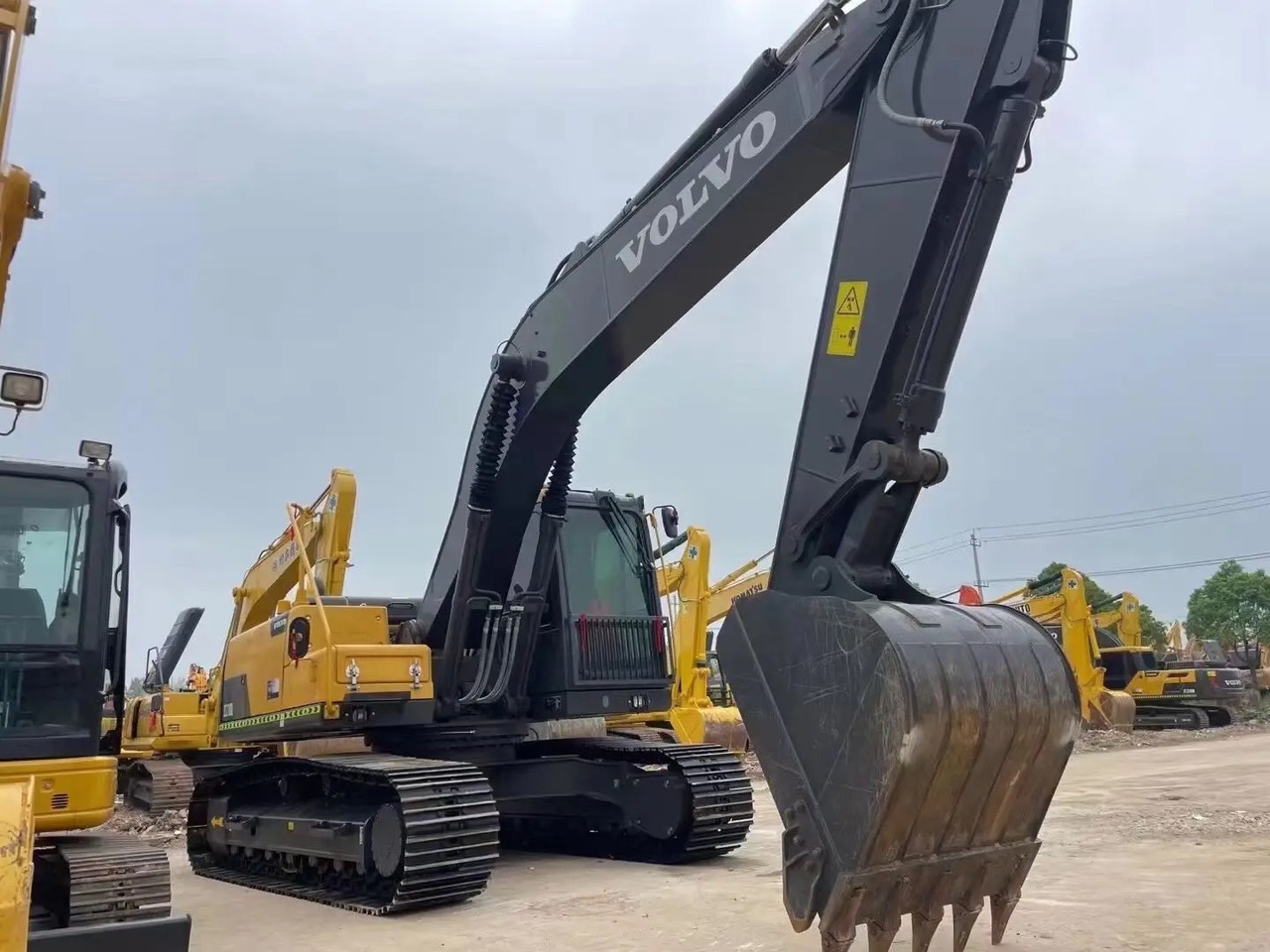 Novi Bager gusjeničar VOLVO EC210DL: slika Novi Bager gusjeničar VOLVO EC210DL