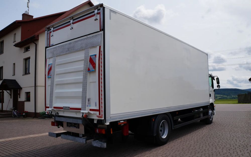 MAN TGM 18.250 / 18.290 EURO 6 KONTENER 19 PALET ŁAD. 9800 KG WINDA - Kamion sandučar: slika MAN TGM 18.250 / 18.290 EURO 6 KONTENER 19 PALET ŁAD. 9800 KG WINDA - Kamion sandučar MAN TGM 18.250 / 18.290 EURO 6 KONTENER 19 PALET ŁAD. 9800 KG WINDA - Kamion sandučar: slika MAN TGM 18.250 / 18.290 EURO 6 KONTENER 19 PALET ŁAD. 9800 KG WINDA - Kamion sandučar