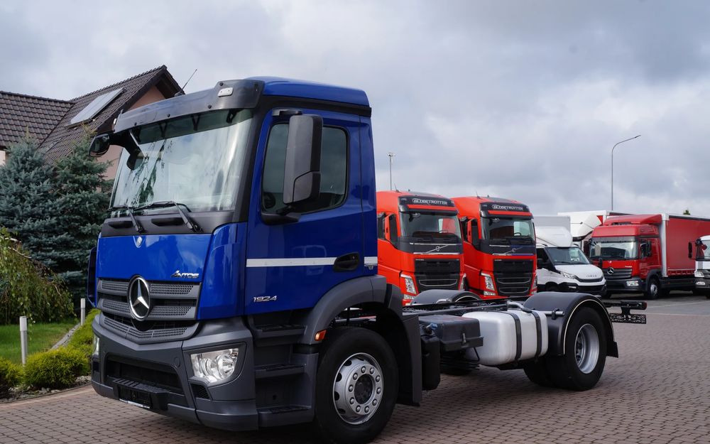 Mercedes-Benz ANTOS 1824 ACTROS EURO 6 RAMA DO ZABUDOWY ROZSTAW OSI 3.80M ANTOS 1830 1827 - Kamion-šasija: slika Mercedes-Benz ANTOS 1824 ACTROS EURO 6 RAMA DO ZABUDOWY ROZSTAW OSI 3.80M ANTOS 1830 1827 - Kamion-šasija Mercedes-Benz ANTOS 1824 ACTROS EURO 6 RAMA DO ZABUDOWY ROZSTAW OSI 3.80M ANTOS 1830 1827 - Kamion-šasija: slika Mercedes-Benz ANTOS 1824 ACTROS EURO 6 RAMA DO ZABUDOWY ROZSTAW OSI 3.80M ANTOS 1830 1827 - Kamion-šasija