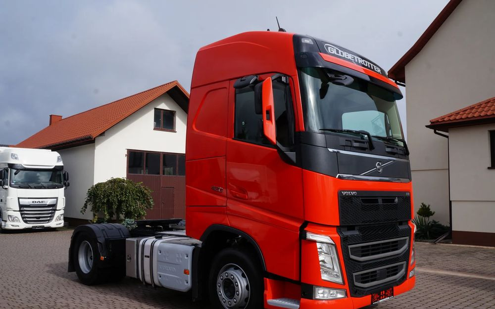 Volvo FH 4 EURO 6 GLOBETROTTER NISKI PRZEBIEG PEŁEN SERWIS - Tegljač: slika Volvo FH 4 EURO 6 GLOBETROTTER NISKI PRZEBIEG PEŁEN SERWIS - Tegljač Volvo FH 4 EURO 6 GLOBETROTTER NISKI PRZEBIEG PEŁEN SERWIS - Tegljač: slika Volvo FH 4 EURO 6 GLOBETROTTER NISKI PRZEBIEG PEŁEN SERWIS - Tegljač