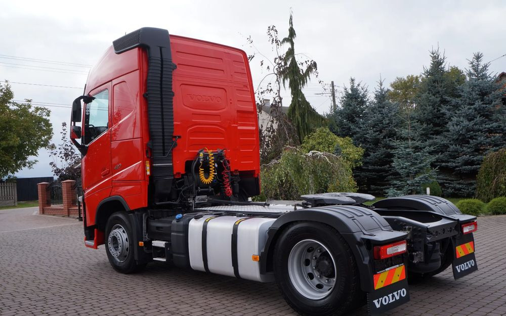 Volvo FH 4 EURO 6 GLOBETROTTER NISKI PRZEBIEG PEŁEN SERWIS - Tegljač: slika Volvo FH 4 EURO 6 GLOBETROTTER NISKI PRZEBIEG PEŁEN SERWIS - Tegljač Volvo FH 4 EURO 6 GLOBETROTTER NISKI PRZEBIEG PEŁEN SERWIS - Tegljač: slika Volvo FH 4 EURO 6 GLOBETROTTER NISKI PRZEBIEG PEŁEN SERWIS - Tegljač
