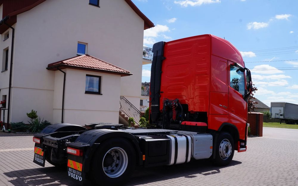 Volvo FH 4 EURO 6 GLOBETROTTER NISKI PRZEBIEG PEŁEN SERWIS - Tegljač: slika Volvo FH 4 EURO 6 GLOBETROTTER NISKI PRZEBIEG PEŁEN SERWIS - Tegljač Volvo FH 4 EURO 6 GLOBETROTTER NISKI PRZEBIEG PEŁEN SERWIS - Tegljač: slika Volvo FH 4 EURO 6 GLOBETROTTER NISKI PRZEBIEG PEŁEN SERWIS - Tegljač