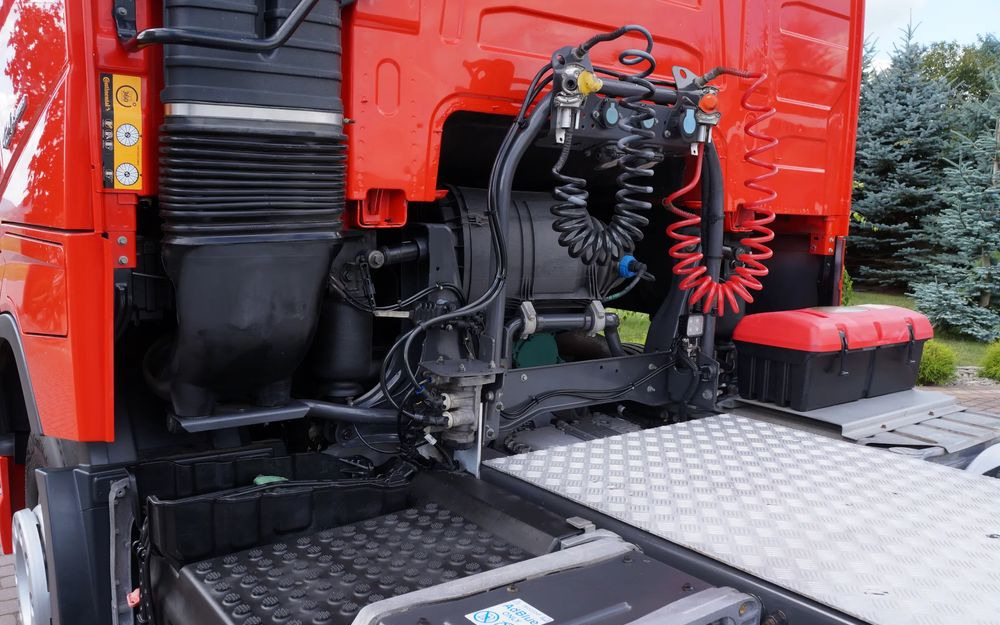 Volvo FH 4 EURO 6 GLOBETROTTER NISKI PRZEBIEG PEŁEN SERWIS - Tegljač: slika Volvo FH 4 EURO 6 GLOBETROTTER NISKI PRZEBIEG PEŁEN SERWIS - Tegljač Volvo FH 4 EURO 6 GLOBETROTTER NISKI PRZEBIEG PEŁEN SERWIS - Tegljač: slika Volvo FH 4 EURO 6 GLOBETROTTER NISKI PRZEBIEG PEŁEN SERWIS - Tegljač