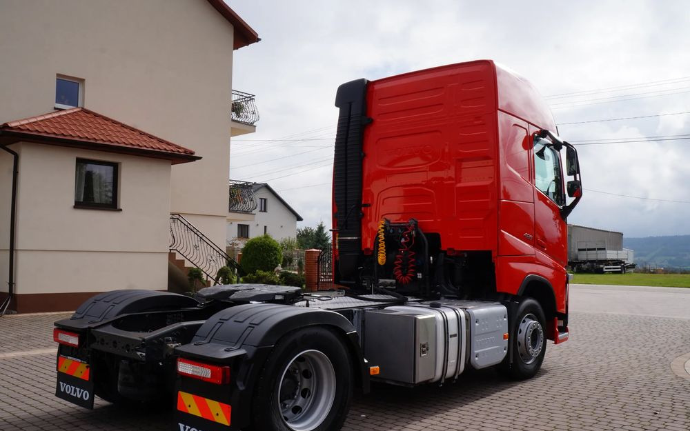 Volvo FH 4 EURO 6 GLOBETROTTER NISKI PRZEBIEG PEŁEN SERWIS - Tegljač: slika Volvo FH 4 EURO 6 GLOBETROTTER NISKI PRZEBIEG PEŁEN SERWIS - Tegljač Volvo FH 4 EURO 6 GLOBETROTTER NISKI PRZEBIEG PEŁEN SERWIS - Tegljač: slika Volvo FH 4 EURO 6 GLOBETROTTER NISKI PRZEBIEG PEŁEN SERWIS - Tegljač