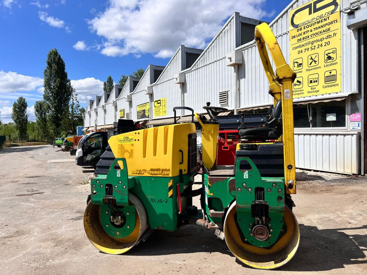 Ammann COMPACTEUR AV26-2 ROULEAU TANDEM VIBRANT ARTICULÉ - Mini valjak: slika Ammann COMPACTEUR AV26-2 ROULEAU TANDEM VIBRANT ARTICULÉ - Mini valjak Ammann COMPACTEUR AV26-2 ROULEAU TANDEM VIBRANT ARTICULÉ - Mini valjak: slika Ammann COMPACTEUR AV26-2 ROULEAU TANDEM VIBRANT ARTICULÉ - Mini valjak