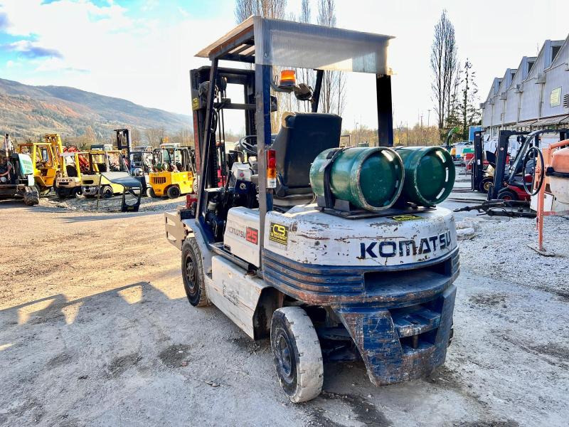 KOMATSU Chariot élévateur à gaz FG25T-11E (AVEC PINCE) - Plinski viličar: slika KOMATSU Chariot élévateur à gaz FG25T-11E (AVEC PINCE) - Plinski viličar KOMATSU Chariot élévateur à gaz FG25T-11E (AVEC PINCE) - Plinski viličar: slika KOMATSU Chariot élévateur à gaz FG25T-11E (AVEC PINCE) - Plinski viličar