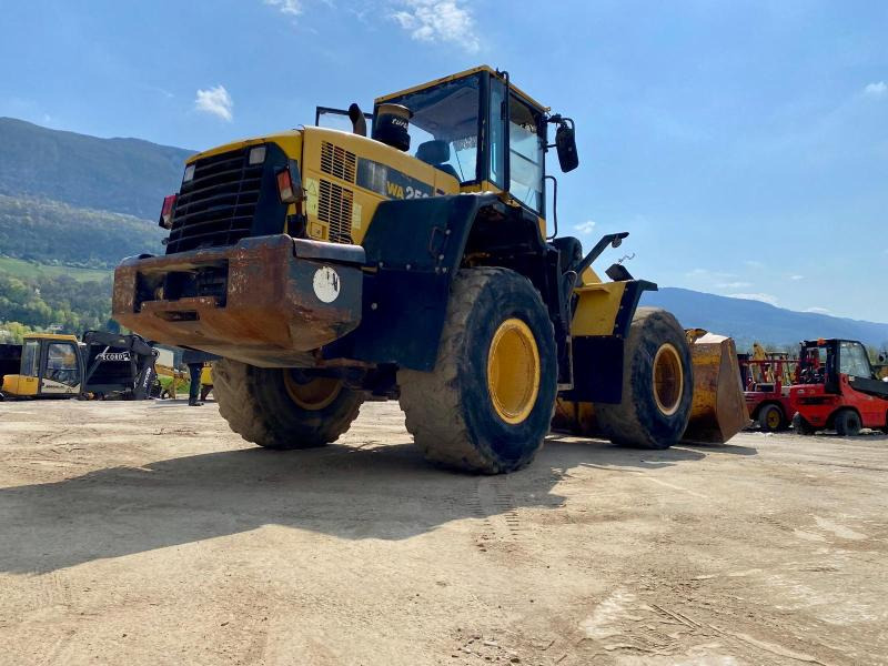Komatsu WA250-5H Chargeuse à pneus - Utovarivač na kotačima: slika Komatsu WA250-5H Chargeuse à pneus - Utovarivač na kotačima Komatsu WA250-5H Chargeuse à pneus - Utovarivač na kotačima: slika Komatsu WA250-5H Chargeuse à pneus - Utovarivač na kotačima
