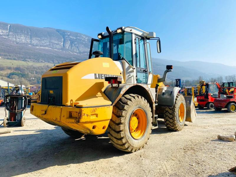 LIEBHERR Chargeuse L524 10T - Utovarivač na kotačima: slika LIEBHERR Chargeuse L524 10T - Utovarivač na kotačima LIEBHERR Chargeuse L524 10T - Utovarivač na kotačima: slika LIEBHERR Chargeuse L524 10T - Utovarivač na kotačima