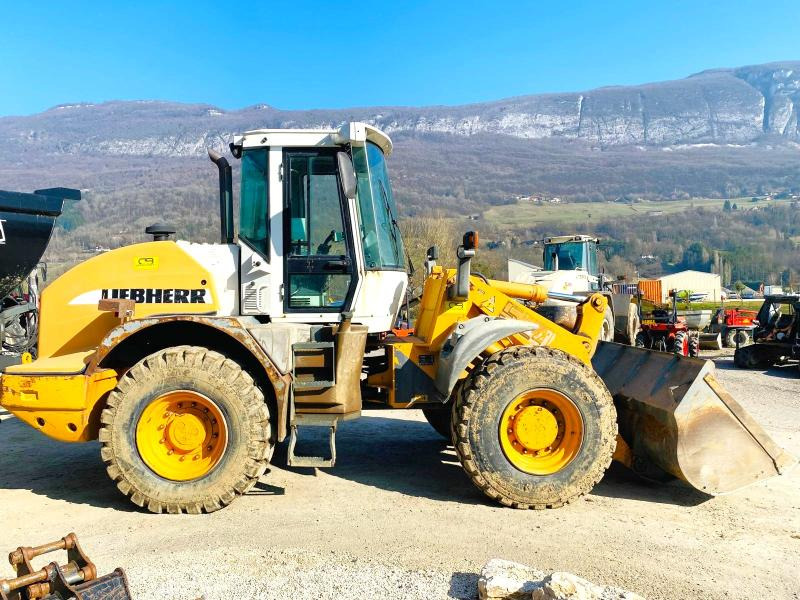 LIEBHERR Chargeuse L524 10T - Utovarivač na kotačima: slika LIEBHERR Chargeuse L524 10T - Utovarivač na kotačima LIEBHERR Chargeuse L524 10T - Utovarivač na kotačima: slika LIEBHERR Chargeuse L524 10T - Utovarivač na kotačima