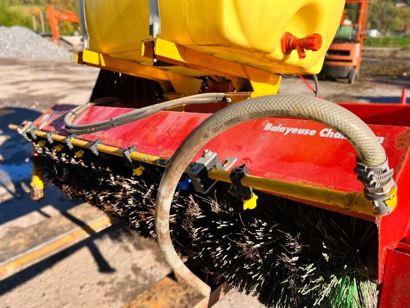 Metla RABAUD CHAMPION  BALAYEUSE ALIGNEUSE AVEC BALAIS LATERAL: slika Metla RABAUD CHAMPION  BALAYEUSE ALIGNEUSE AVEC BALAIS LATERAL