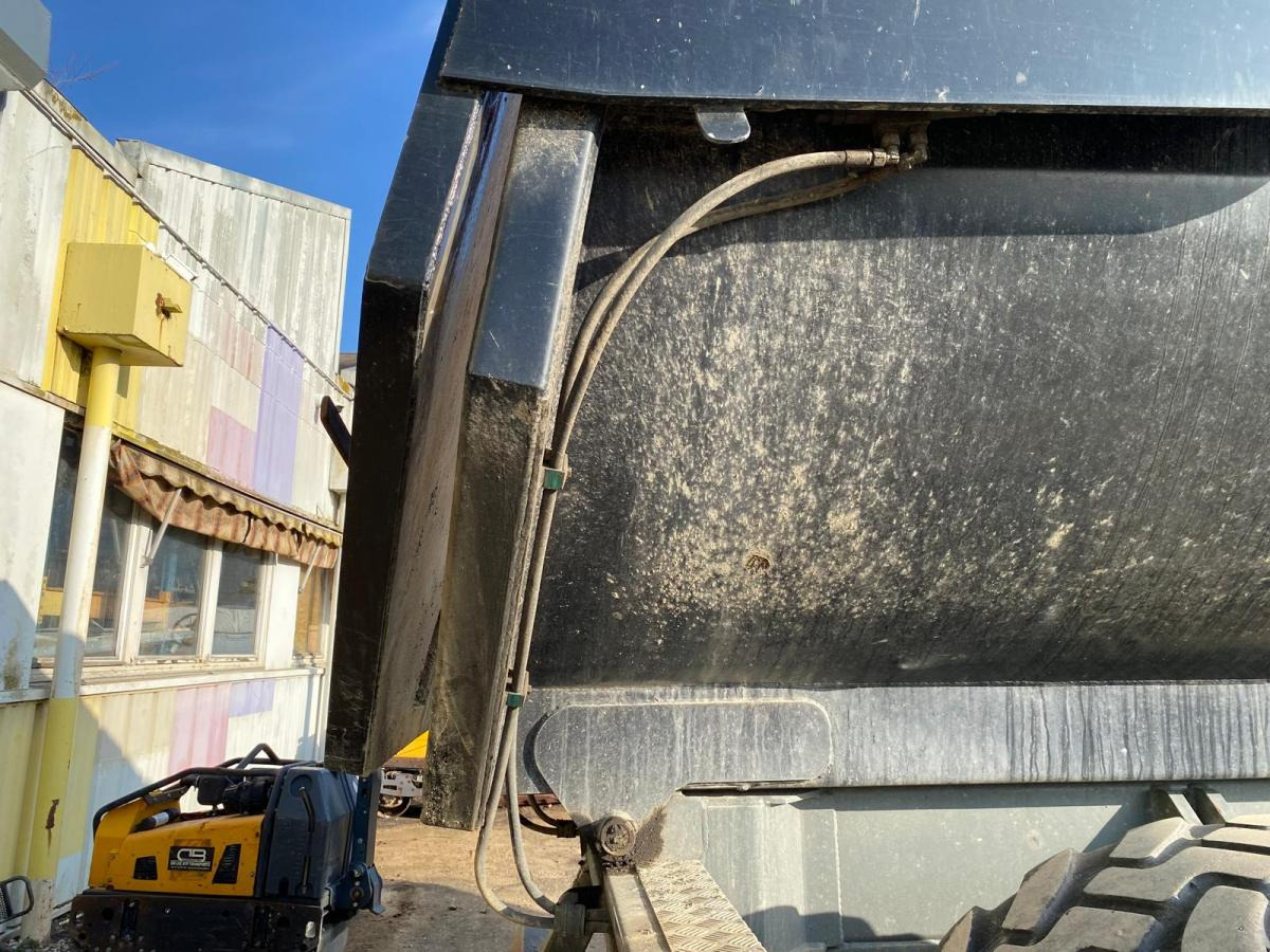 Nagibna prikolica za poljoprivredna gospodarstva/ Istovarivač RECORD R TP17 REMORQUE AGRICOLE: slika Nagibna prikolica za poljoprivredna gospodarstva/ Istovarivač RECORD R TP17 REMORQUE AGRICOLE