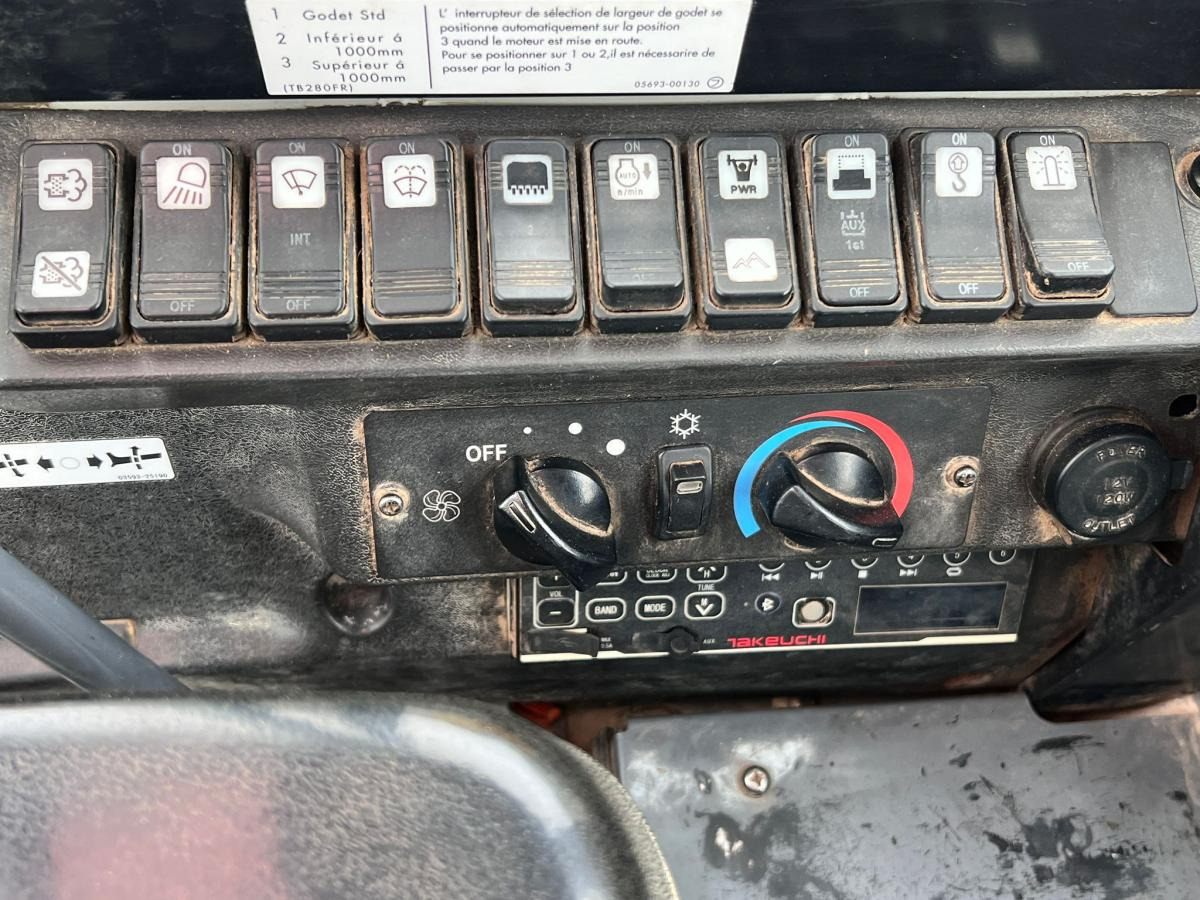 Bager gusjeničar Takeuchi TB280FR pelle à chenille 8T: slika Bager gusjeničar Takeuchi TB280FR pelle à chenille 8T Bager gusjeničar Takeuchi TB280FR pelle à chenille 8T: slika Bager gusjeničar Takeuchi TB280FR pelle à chenille 8T