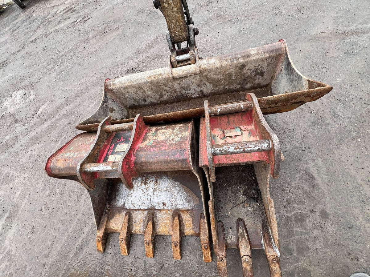 Bager gusjeničar Takeuchi TB280FR pelle à chenille 8T: slika Bager gusjeničar Takeuchi TB280FR pelle à chenille 8T Bager gusjeničar Takeuchi TB280FR pelle à chenille 8T: slika Bager gusjeničar Takeuchi TB280FR pelle à chenille 8T