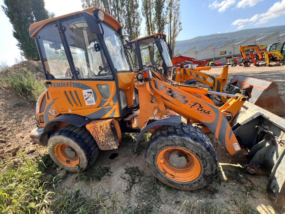 Venieri 263B PLUS CHARGEUSE SUR PNEUS - Utovarivač na kotačima: slika Venieri 263B PLUS CHARGEUSE SUR PNEUS - Utovarivač na kotačima Venieri 263B PLUS CHARGEUSE SUR PNEUS - Utovarivač na kotačima: slika Venieri 263B PLUS CHARGEUSE SUR PNEUS - Utovarivač na kotačima