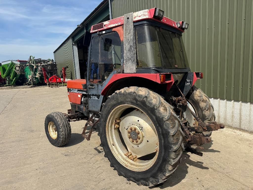 Case IH International 785XL - Traktor: slika Case IH International 785XL - Traktor Case IH International 785XL - Traktor: slika Case IH International 785XL - Traktor