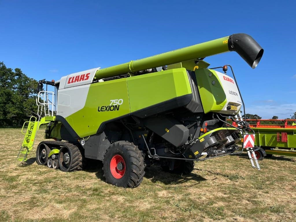Claas Lexion 750TT c/w V900 Header - Kombajn za žetvu: slika Claas Lexion 750TT c/w V900 Header - Kombajn za žetvu Claas Lexion 750TT c/w V900 Header - Kombajn za žetvu: slika Claas Lexion 750TT c/w V900 Header - Kombajn za žetvu
