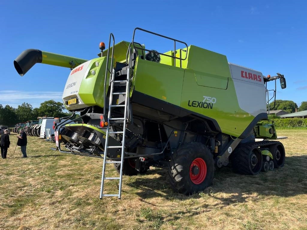 Claas Lexion 750TT c/w V900 Header - Kombajn za žetvu: slika Claas Lexion 750TT c/w V900 Header - Kombajn za žetvu Claas Lexion 750TT c/w V900 Header - Kombajn za žetvu: slika Claas Lexion 750TT c/w V900 Header - Kombajn za žetvu