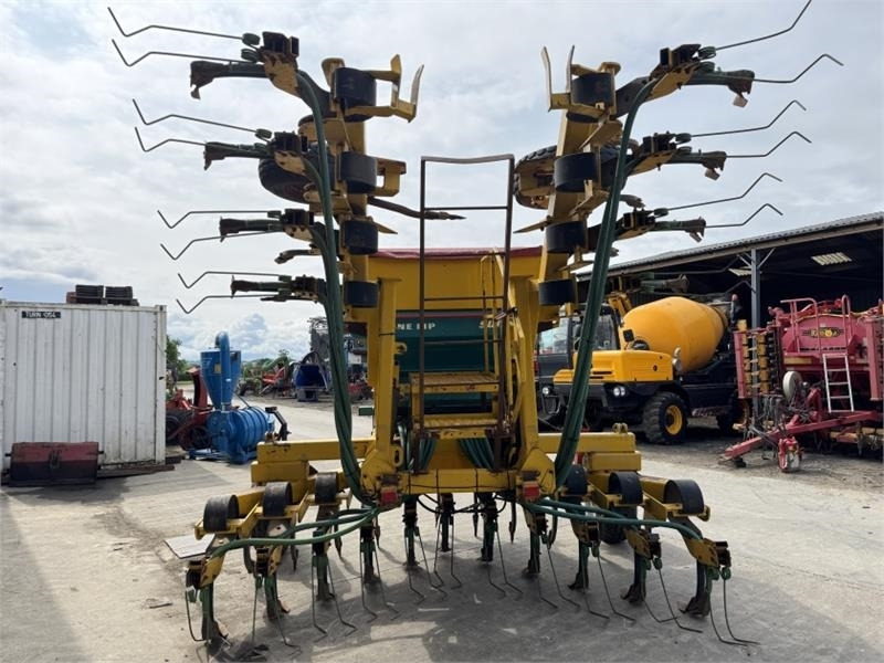 Claydon 6m V Form Drill  - Kombajn i sijačica: slika Claydon 6m V Form Drill  - Kombajn i sijačica Claydon 6m V Form Drill  - Kombajn i sijačica: slika Claydon 6m V Form Drill  - Kombajn i sijačica
