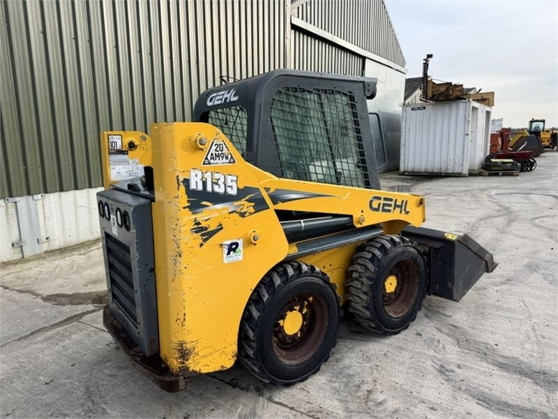 Gehl Gehl R135 Skid Steer - Mini utovarivač: slika Gehl Gehl R135 Skid Steer - Mini utovarivač Gehl Gehl R135 Skid Steer - Mini utovarivač: slika Gehl Gehl R135 Skid Steer - Mini utovarivač
