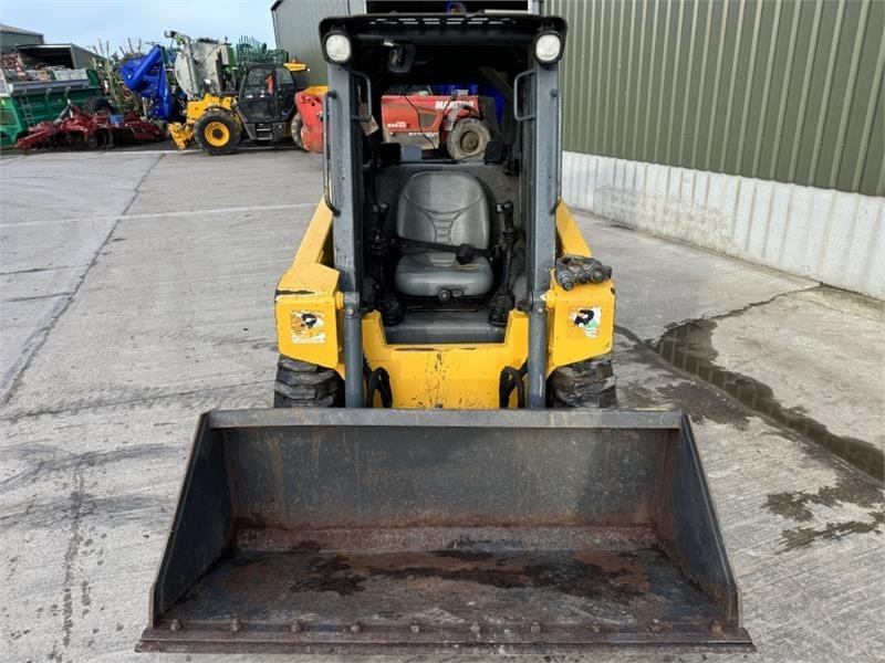 Gehl R135 Skid Steer - Mini utovarivač: slika Gehl R135 Skid Steer - Mini utovarivač Gehl R135 Skid Steer - Mini utovarivač: slika Gehl R135 Skid Steer - Mini utovarivač