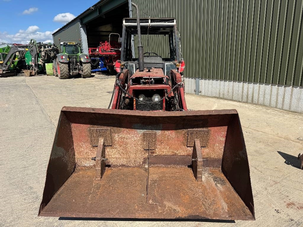 International 584 c/w International Loader - Traktor: slika International 584 c/w International Loader - Traktor International 584 c/w International Loader - Traktor: slika International 584 c/w International Loader - Traktor