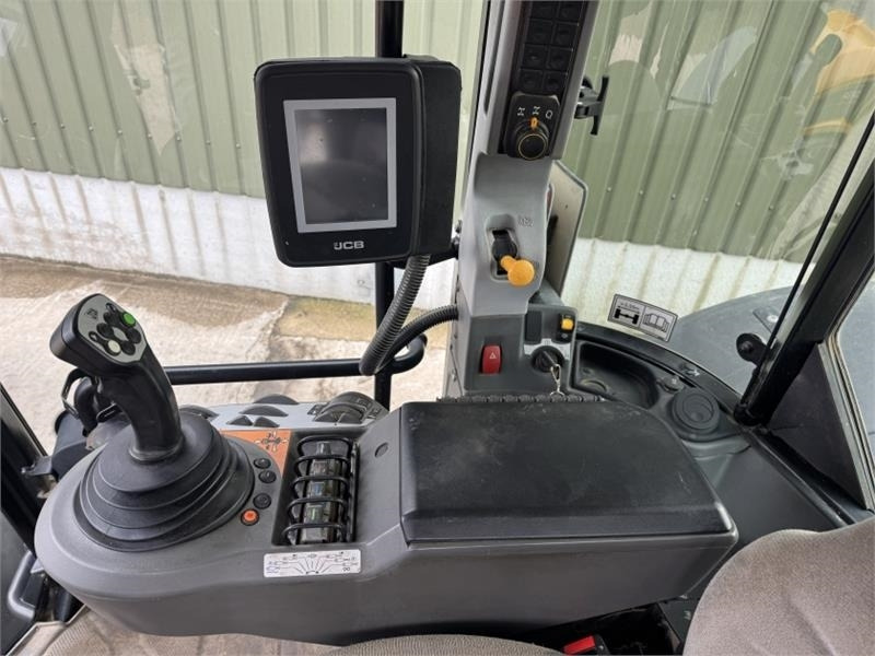 Traktor JCB Fastrac 4220 **8000 Hour Warranty**: slika Traktor JCB Fastrac 4220 **8000 Hour Warranty**