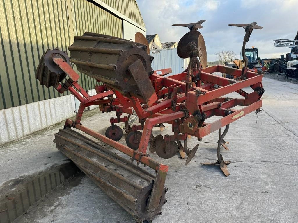 Knoche 4.5 Meter Folding Cultivator - Kultivator: slika Knoche 4.5 Meter Folding Cultivator - Kultivator Knoche 4.5 Meter Folding Cultivator - Kultivator: slika Knoche 4.5 Meter Folding Cultivator - Kultivator