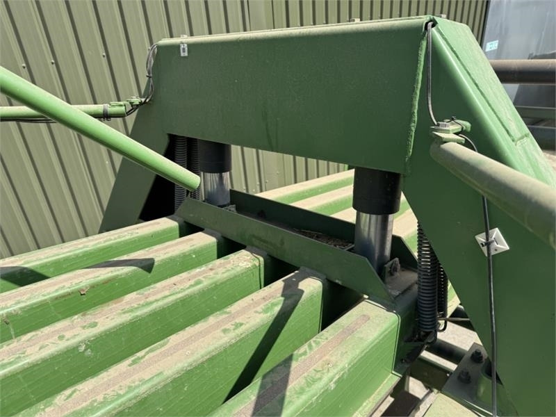Kvadratna balirka Krone Big Pack 12130 Square Baler: slika Kvadratna balirka Krone Big Pack 12130 Square Baler
