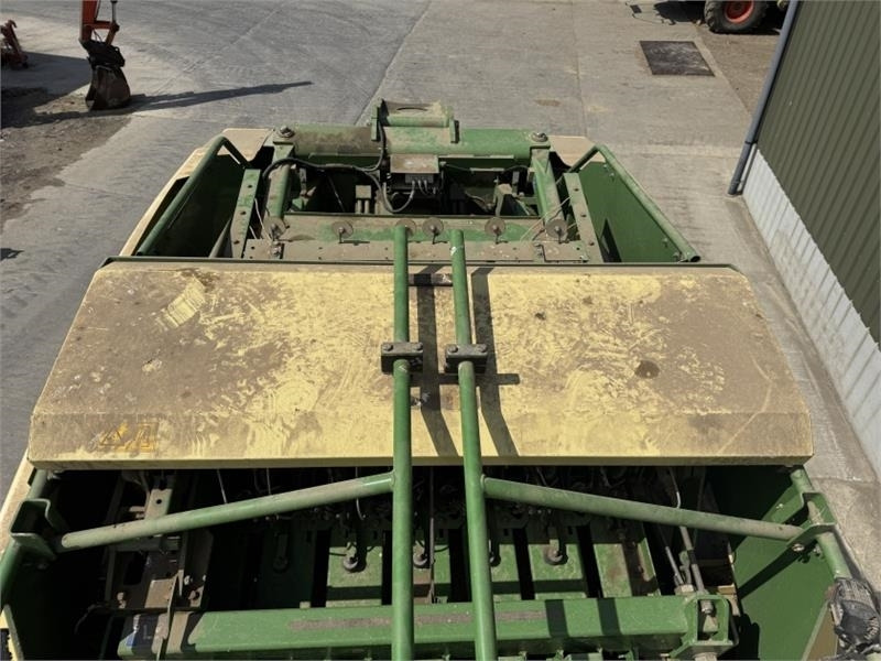 Kvadratna balirka Krone Big Pack 12130 Square Baler: slika Kvadratna balirka Krone Big Pack 12130 Square Baler