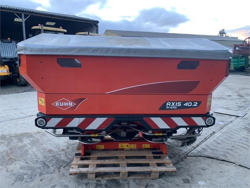 Kuhn Axis 40.2 M-EMC Fert Spreader - Rasipač gnojiva: slika Kuhn Axis 40.2 M-EMC Fert Spreader - Rasipač gnojiva Kuhn Axis 40.2 M-EMC Fert Spreader - Rasipač gnojiva: slika Kuhn Axis 40.2 M-EMC Fert Spreader - Rasipač gnojiva